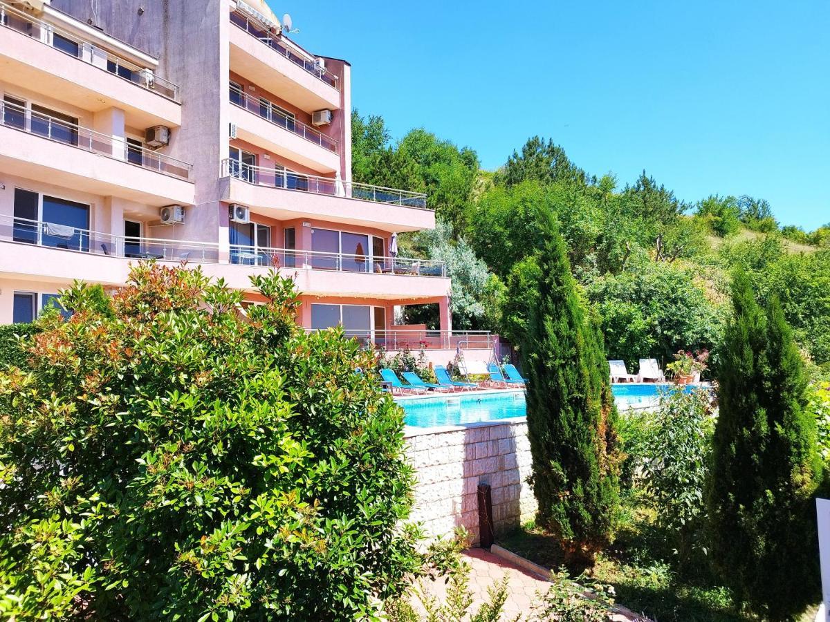 Green, Quiet And Beautiful 1 Apartment Cavarna Exterior foto