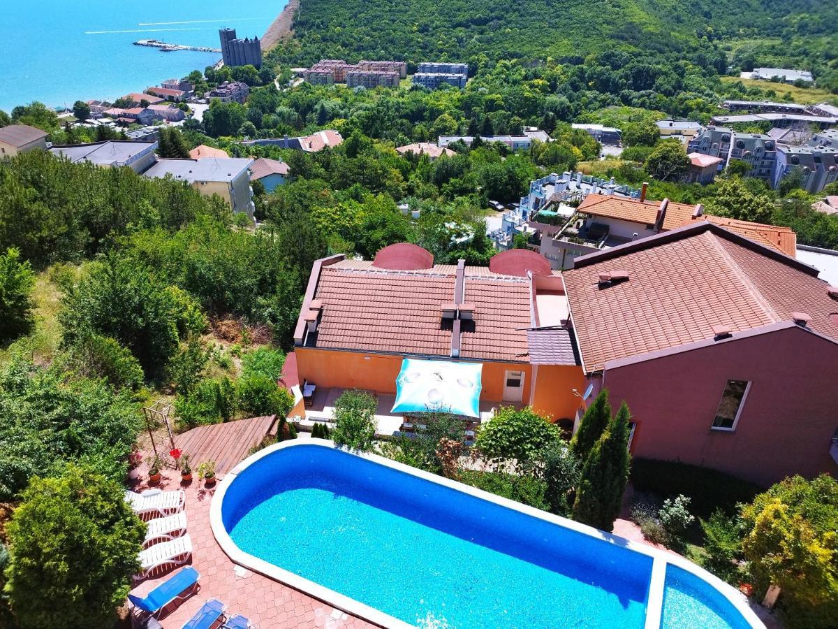 Green, Quiet And Beautiful 1 Apartment Cavarna Exterior foto