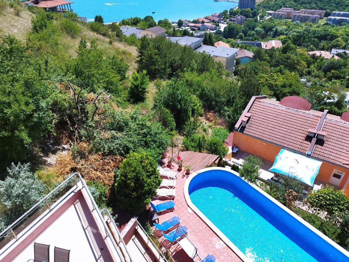 Green, Quiet And Beautiful 1 Apartment Cavarna Exterior foto