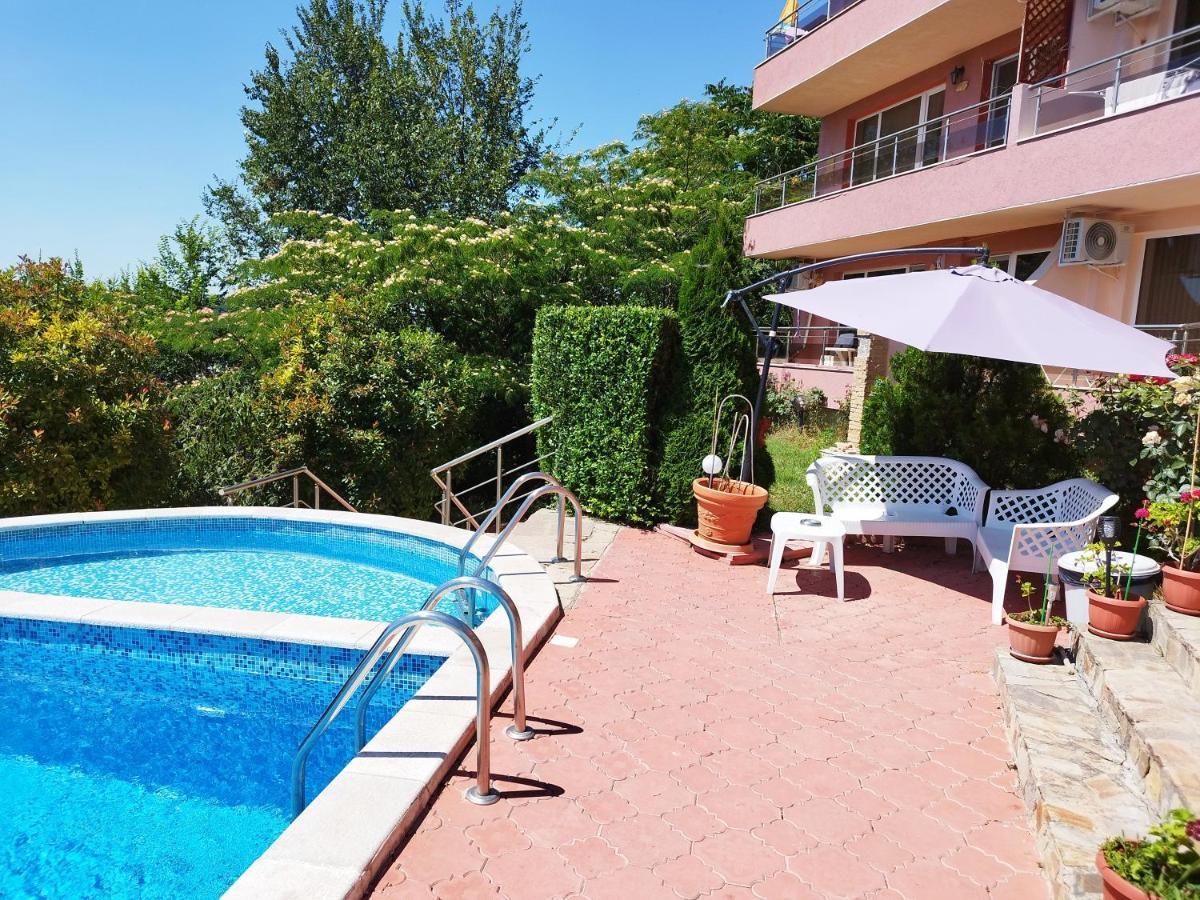 Green, Quiet And Beautiful 1 Apartment Cavarna Exterior foto