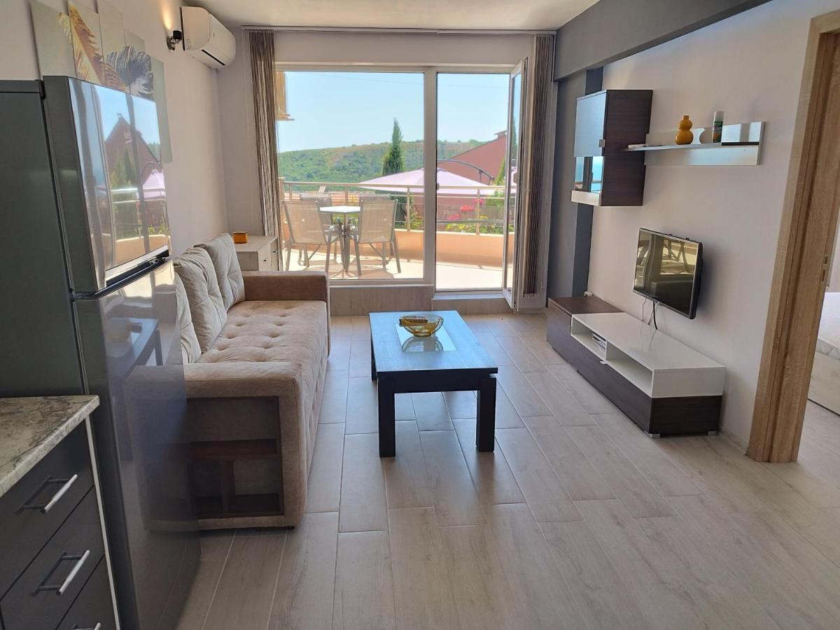 Green, Quiet And Beautiful 1 Apartment Cavarna Exterior foto