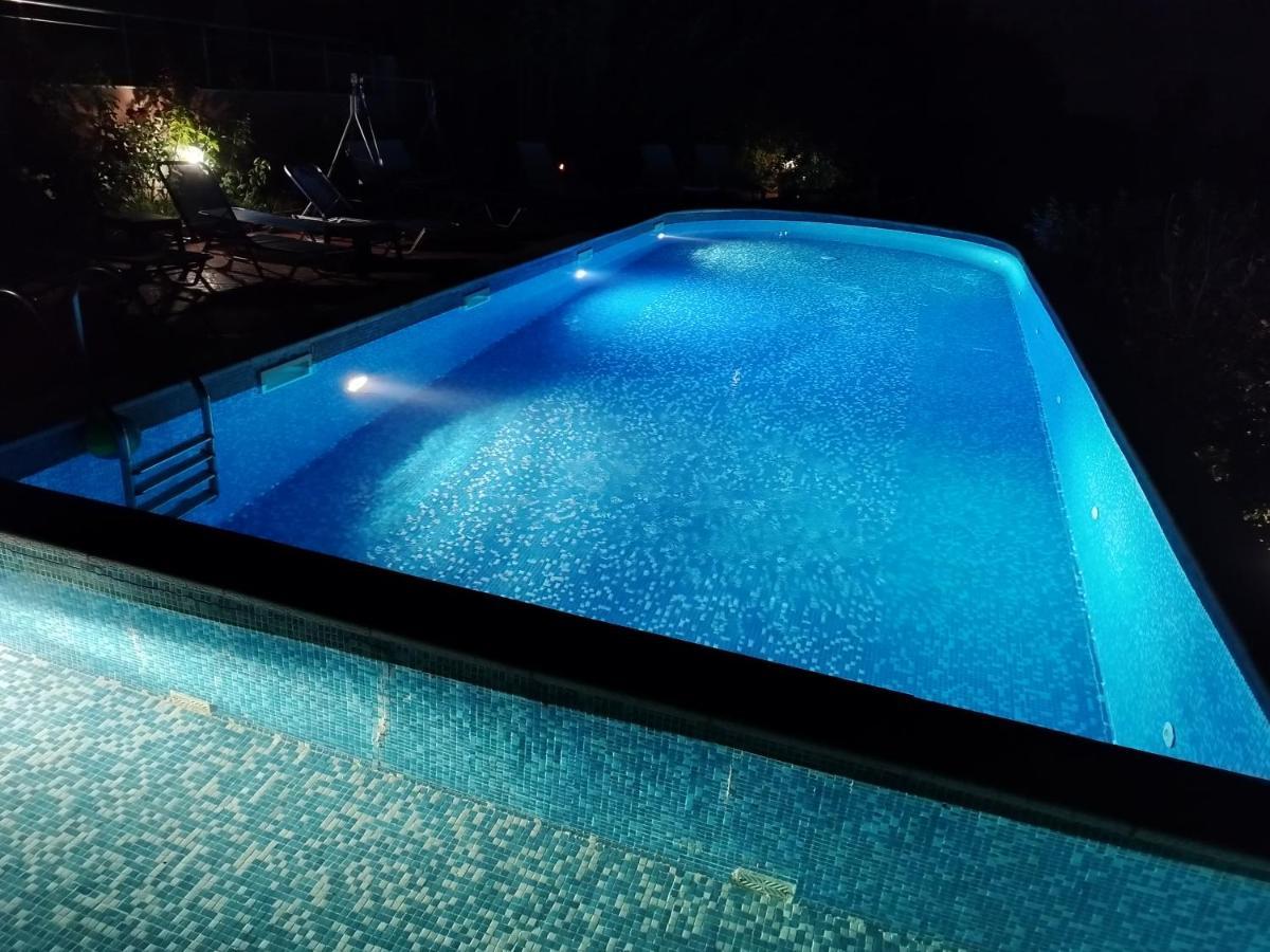 Green, Quiet And Beautiful 1 Apartment Cavarna Exterior foto